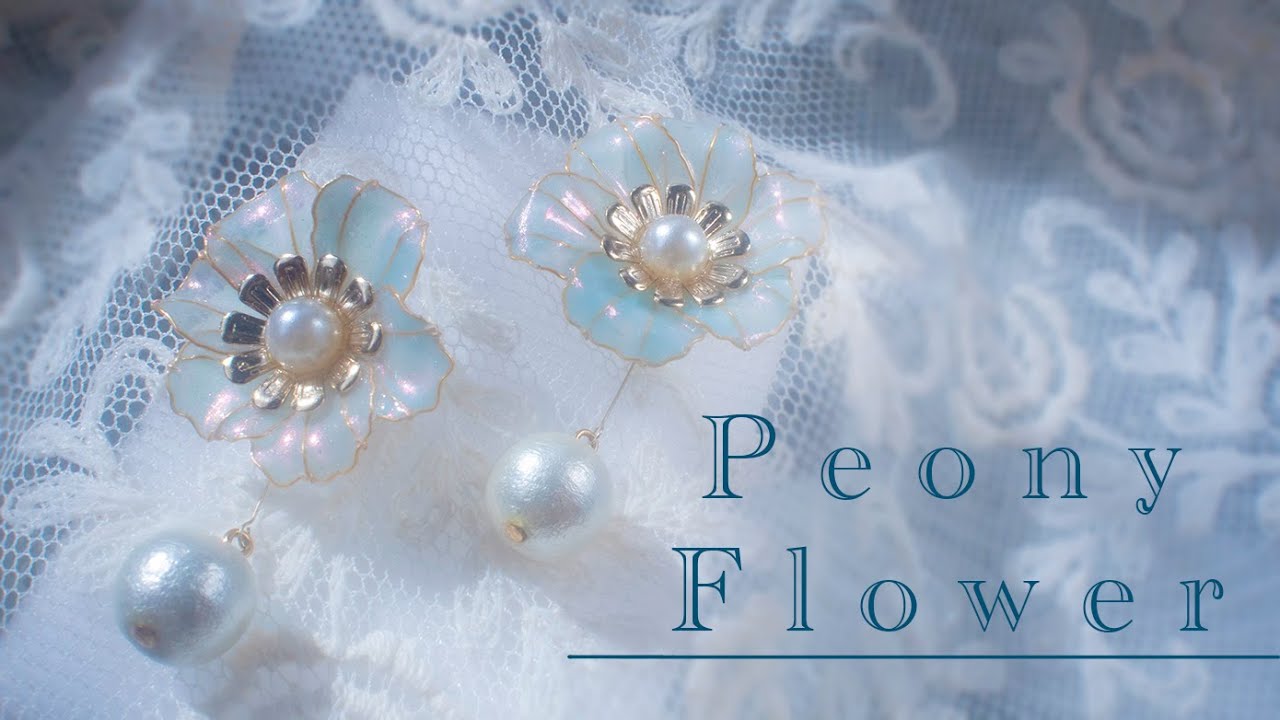 牡丹の花のピアスをワイヤーとレジンで作りました。I made these peony flower earrings with wire and resin