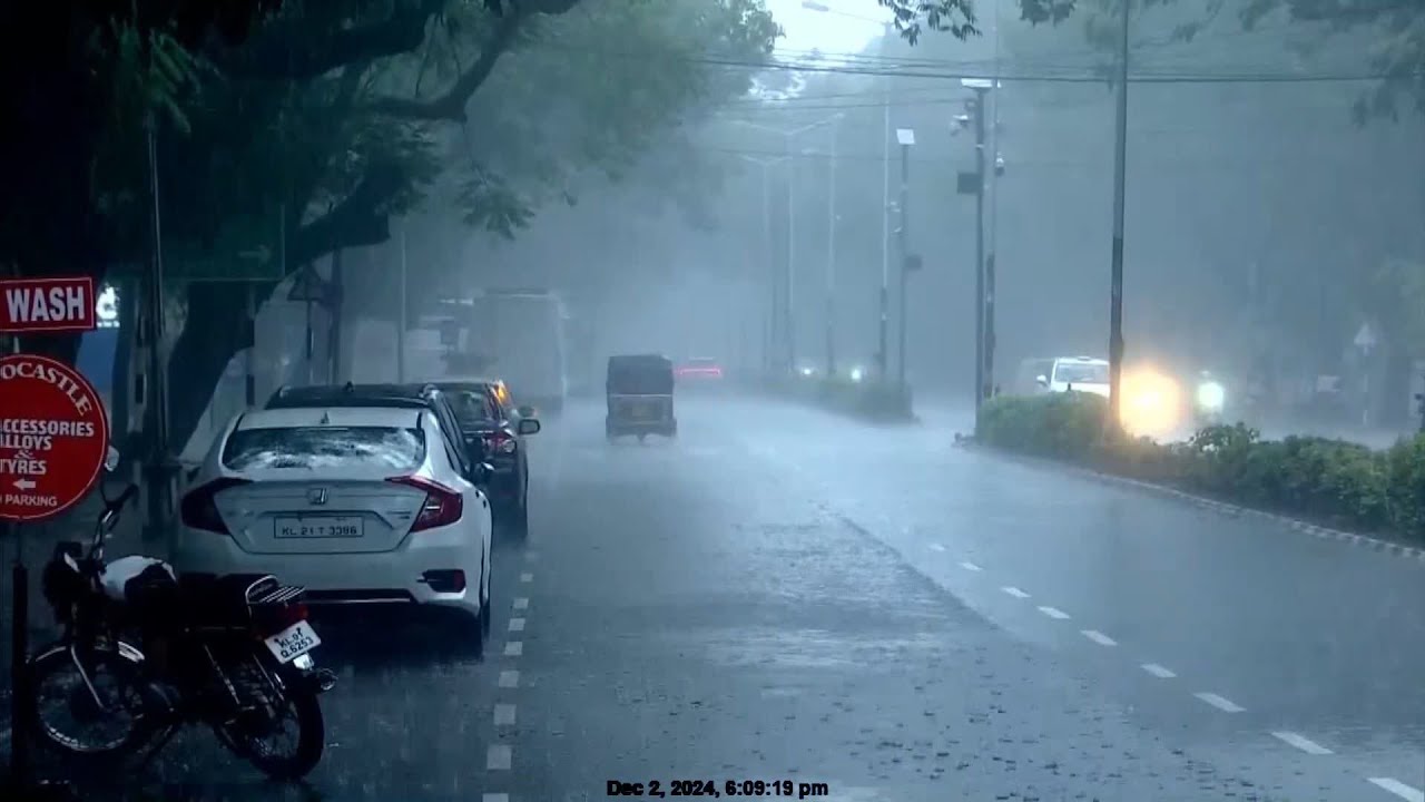 സംസ്ഥാനത്ത് ശക്തമായ മഴ തുടരുമെന്ന് കാലാവസ്ഥ നിരീക്ഷണ കേന്ദ്രം