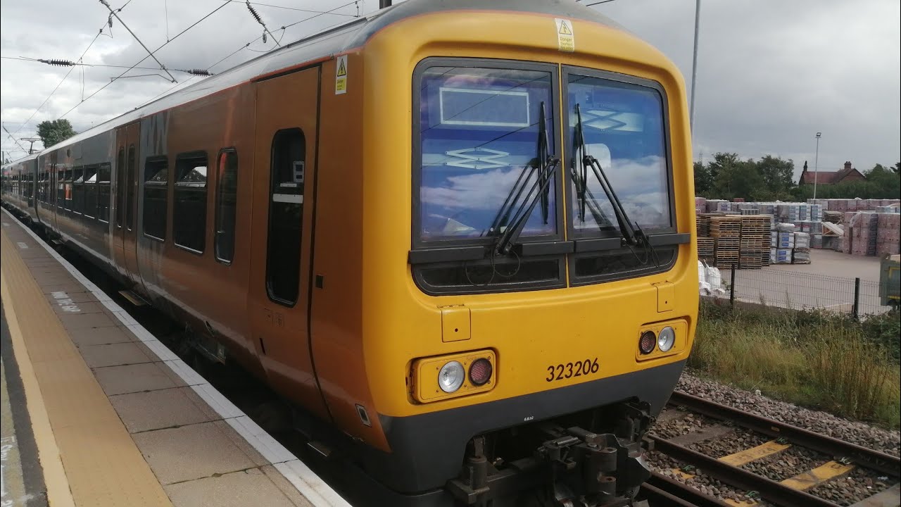 Trains at Lichfield Trent Valley WCML 22/8/20