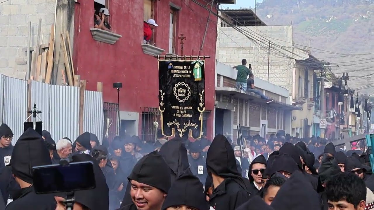 Jesús Sepultado de San Felipe.  Viernes Santo 2025, a su paso por jocotenango.