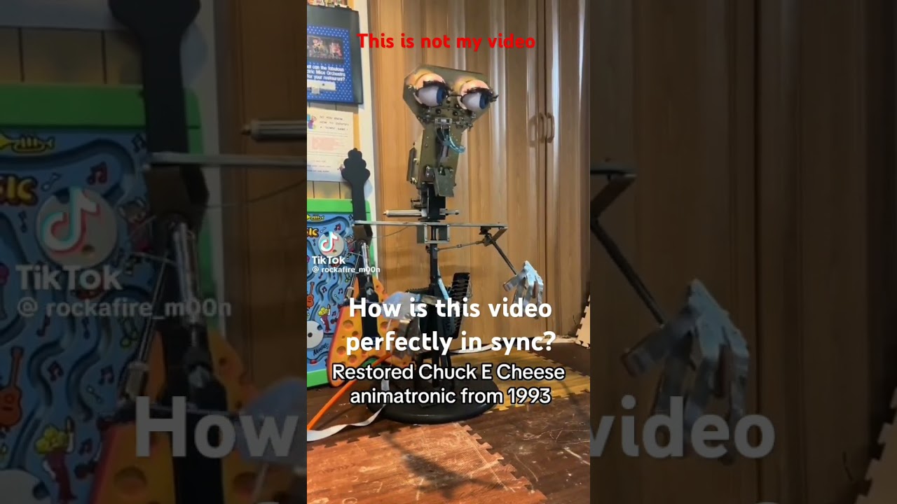 how is this video perfectly in sync? #animatronic #chuckecheese #cyberamic #shorts