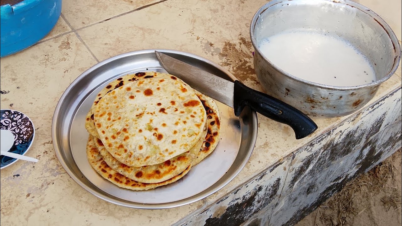 Aaj hamare Yahan aalu paratha banaa bhai Lyco subscribe karo