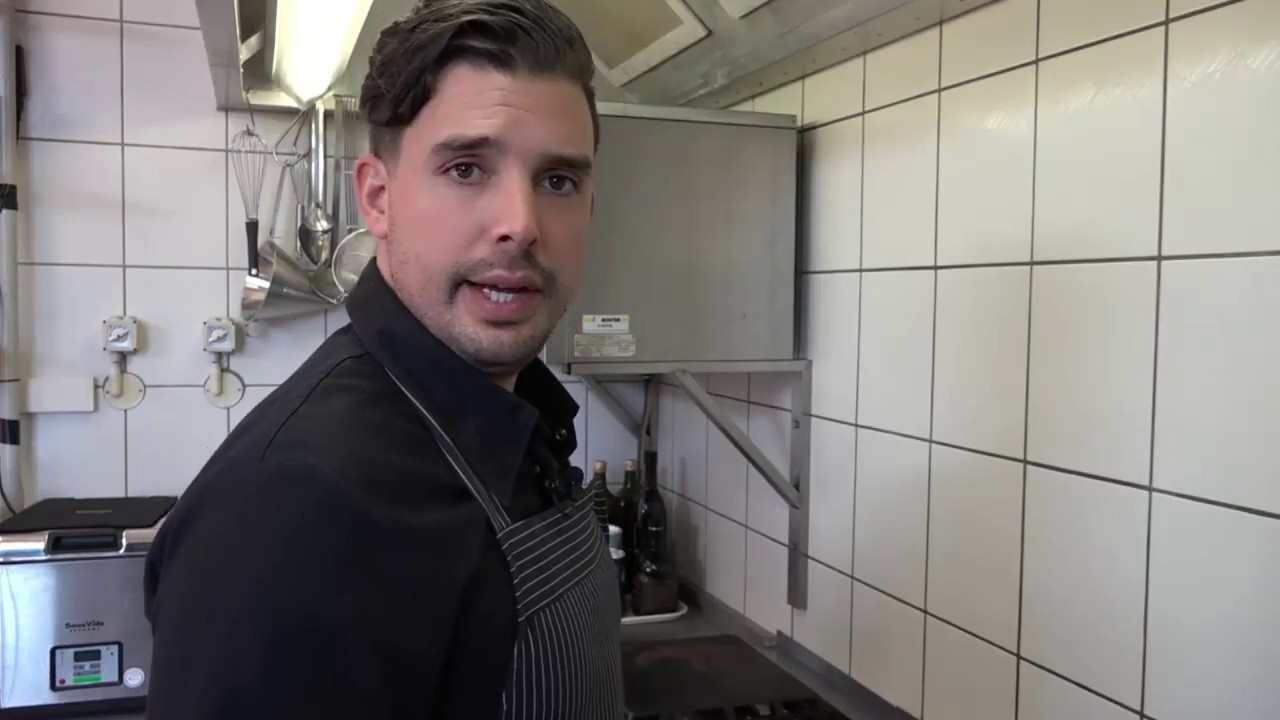 Koken met marinekok Bas: Pindasaus | Koninklijke Marine
