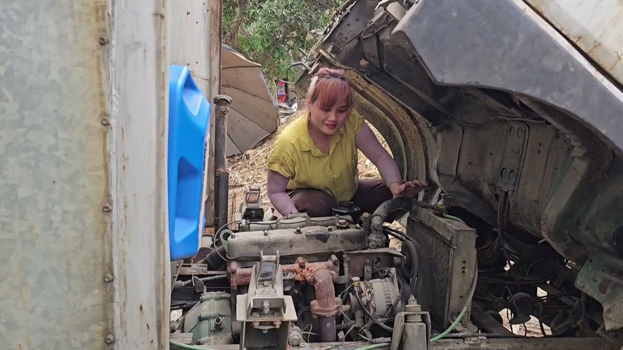 Full video: The girl repaired and restored used cars.