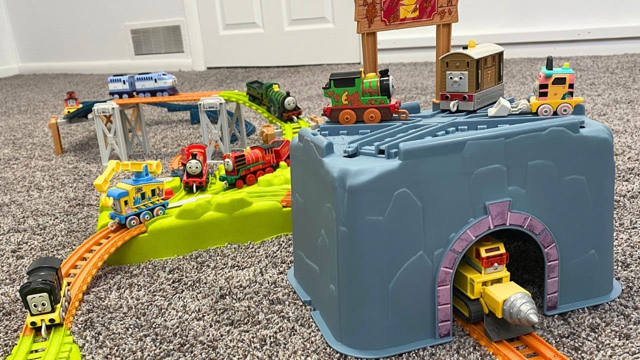 Percy's Connect & Build Track Bucket - Thomas & Friends All Engines Go Push Alongs