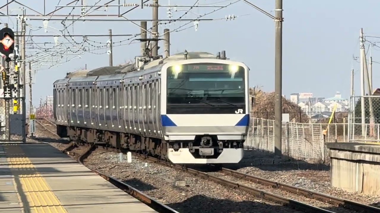 E531系0番台K483編成が川島駅を入線、発車するシーン