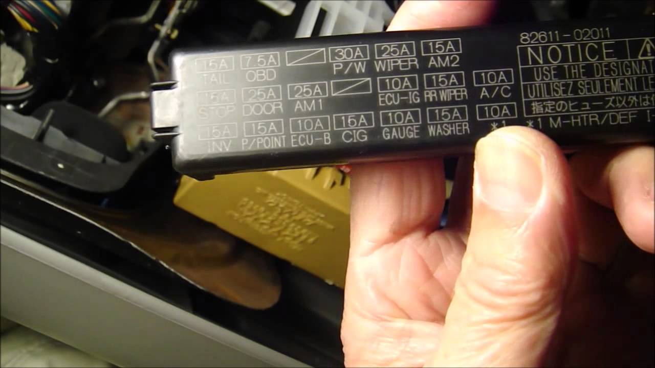 How to replace cigarette lighter fuse on 2006 Toyota Corolla