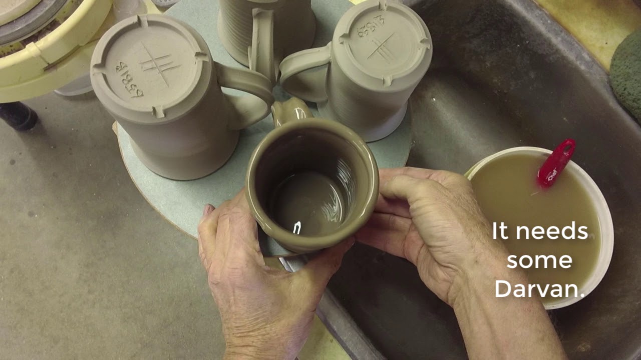 Adjusting the Thixotropy of an Engobe