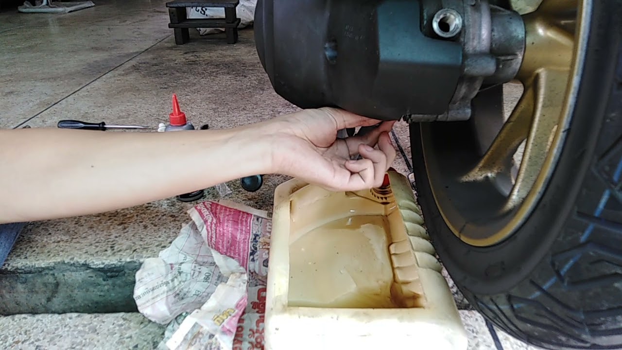 ถ่ายน้ำมันเฟืองท้าย​ YAMAHA​ N-MAX​