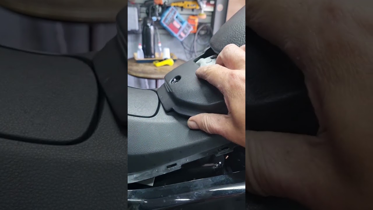 Como abrir o banco da Yamanha NMAX 160, com a bateria descarregada e sem as chaves.