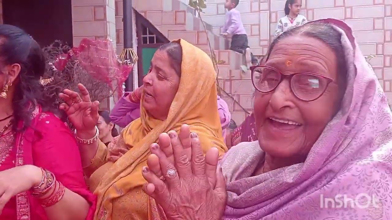 बहन के बेटे की शादी है तो हम गए थे शादी का कार्ड देना न्योतादेने