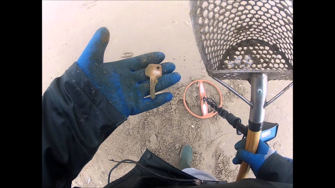 The Minelab Sovereign GT on the Beach. GoPro.