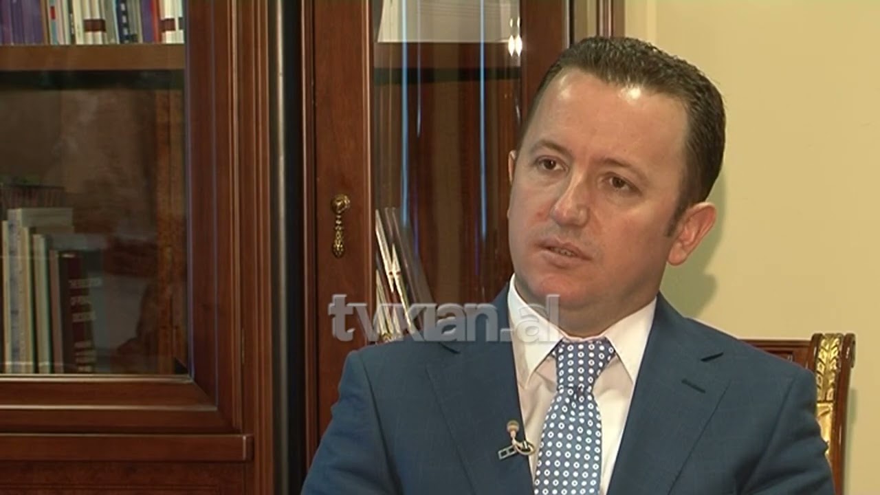 Ministri i Drejtësisë Halimi i kërkon KLD procedim disiplinor për 8 gjyqtarë - (2 Prill 2012)