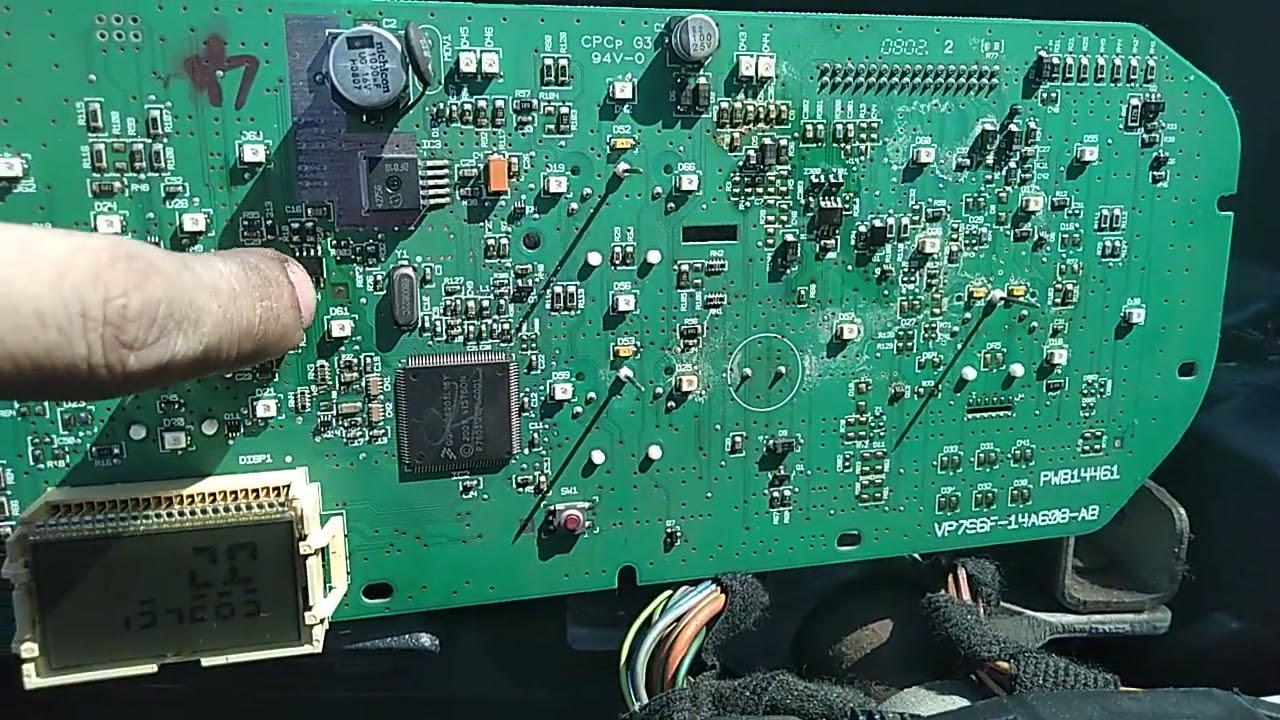 Como trocar e reparar o painel do Ford Fiesta sem precisar codificar.