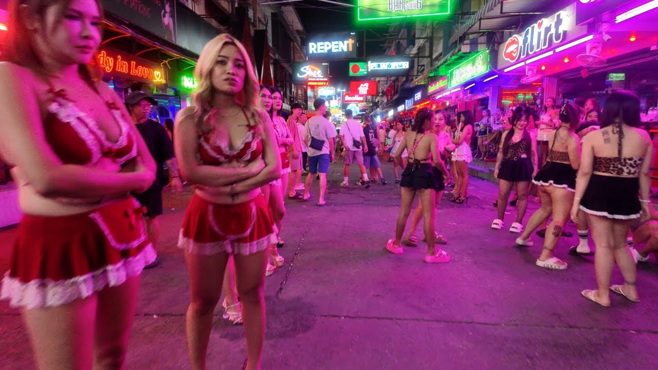 Soi 6 Nightlife Pattaya 10pm Thailand