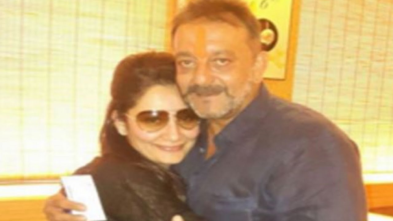 Aww! Sanjay Dutt & Manyata Dutt Hug It Out