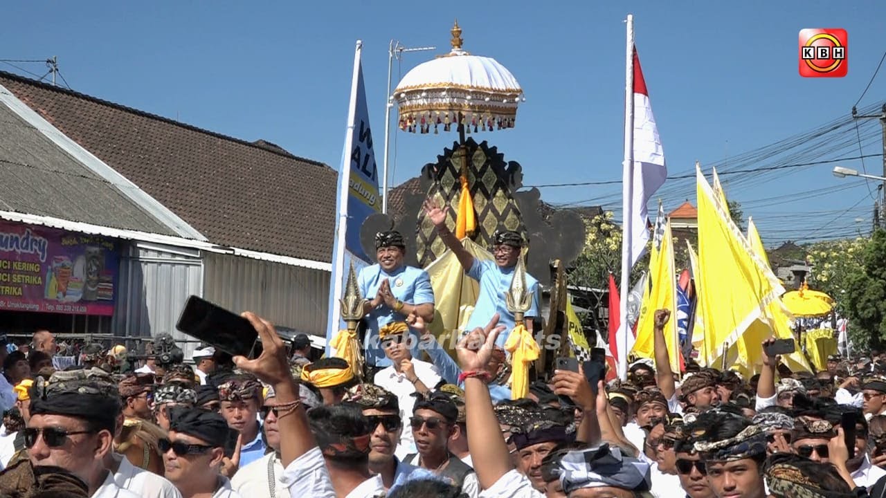 SUYADINATA NAIK KERETA KENCANA DAFTAR KE KPU BADUNG