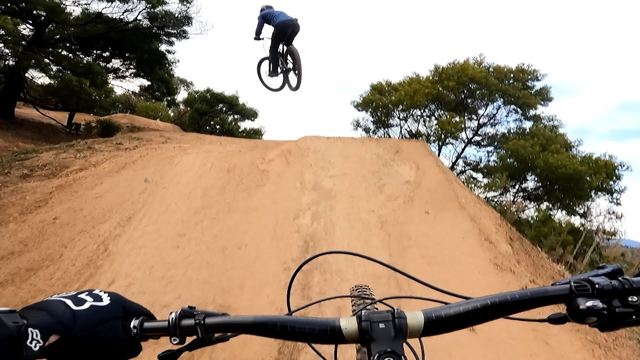 Stromlo mountain biking 'Hillfire green' jump trail Stromlo MTB 1440p