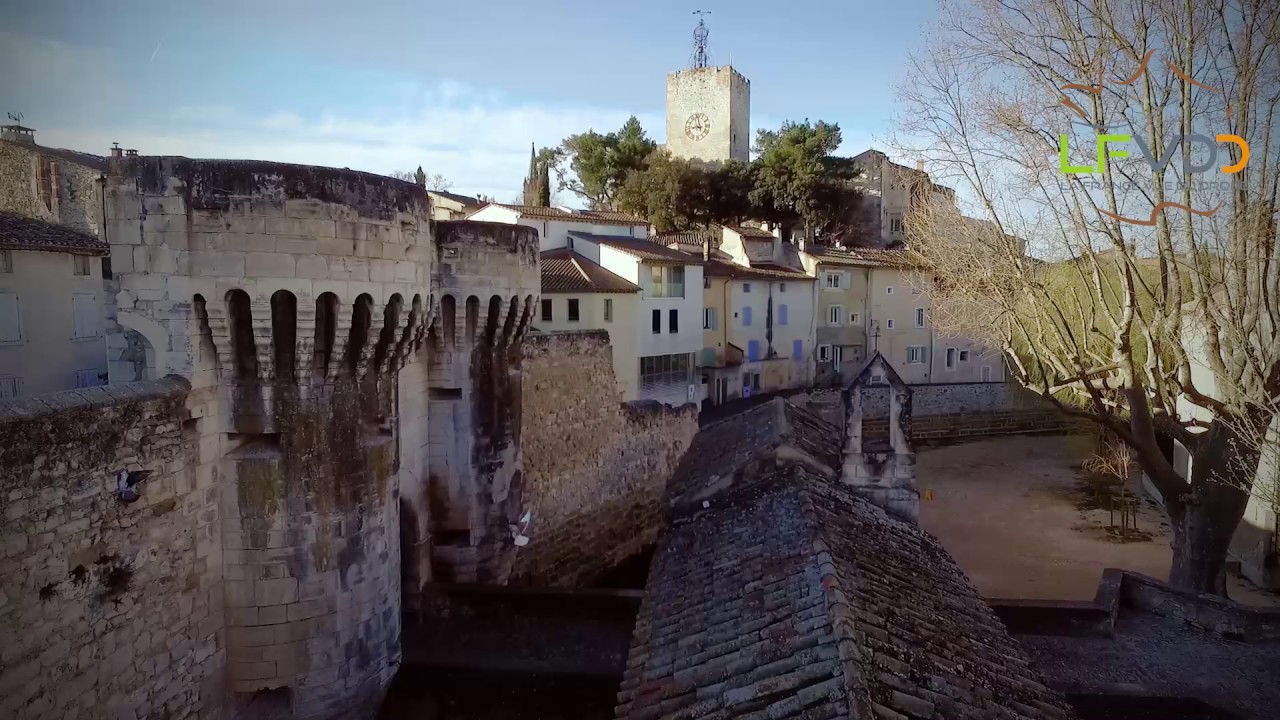 La ville de Pernes-les-Fontaines, Vaucluse vue du drone - Teaser LFVDD