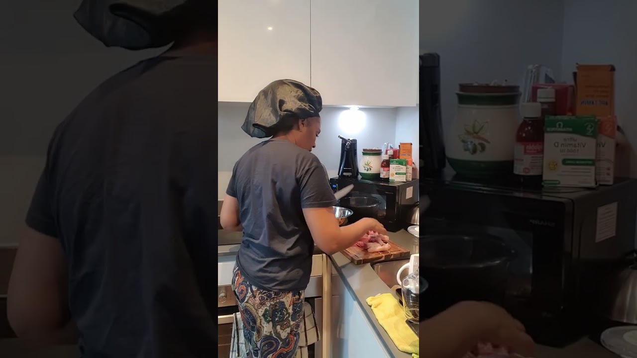 🔪Cutting up meat to season for cooking—preparing fresh pieces carefully. #youtubeviral 