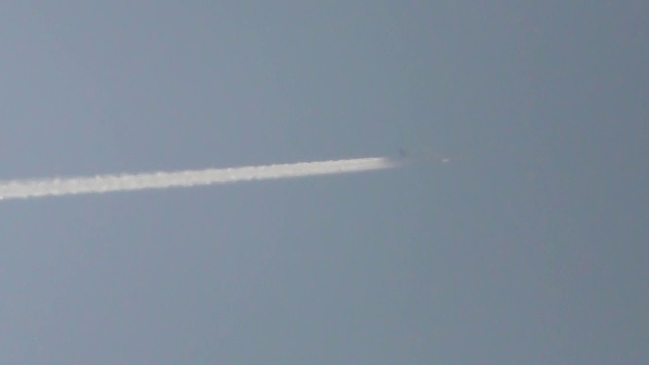 N91007 United Airlines Boeing 787 10 Dreamliner FRA 2 EWR distant contrail Cambridge UK 28feb21 428