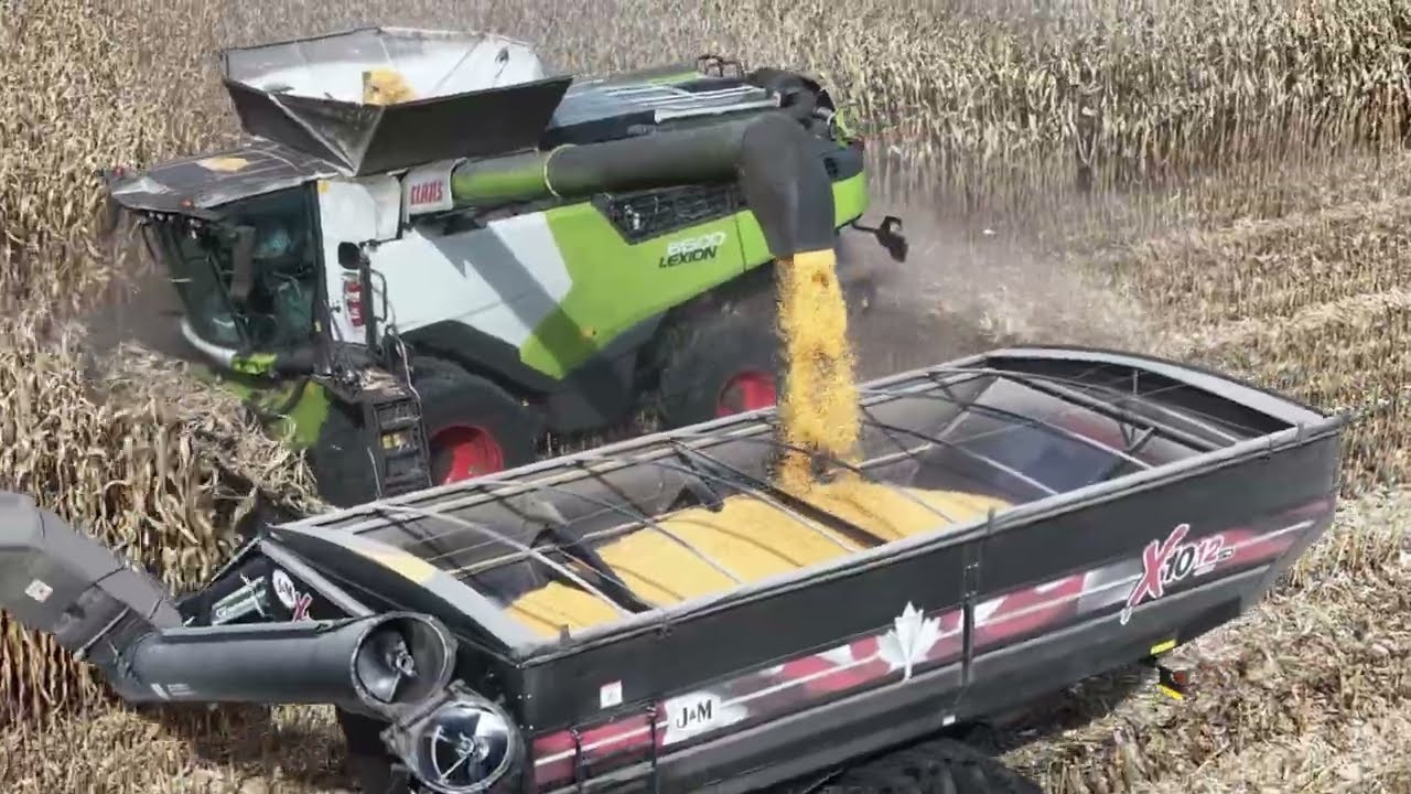 CANADIAN FARMER - CLAAS LEXION COMBINE - ONE AWSOME MACHINE - Powerful and fuel efficient...