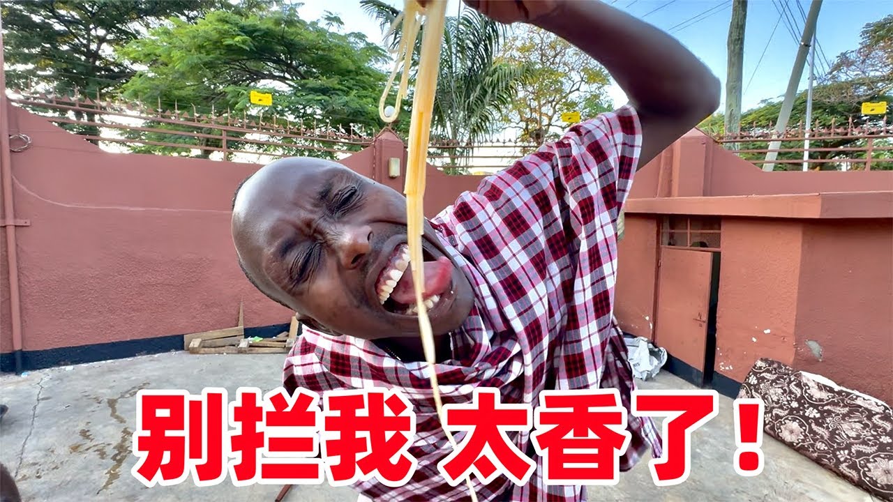 嗅觉大轰炸！保镖第一次吃螺蛳粉，当场臭懵，一口下去上瘾拉不住了