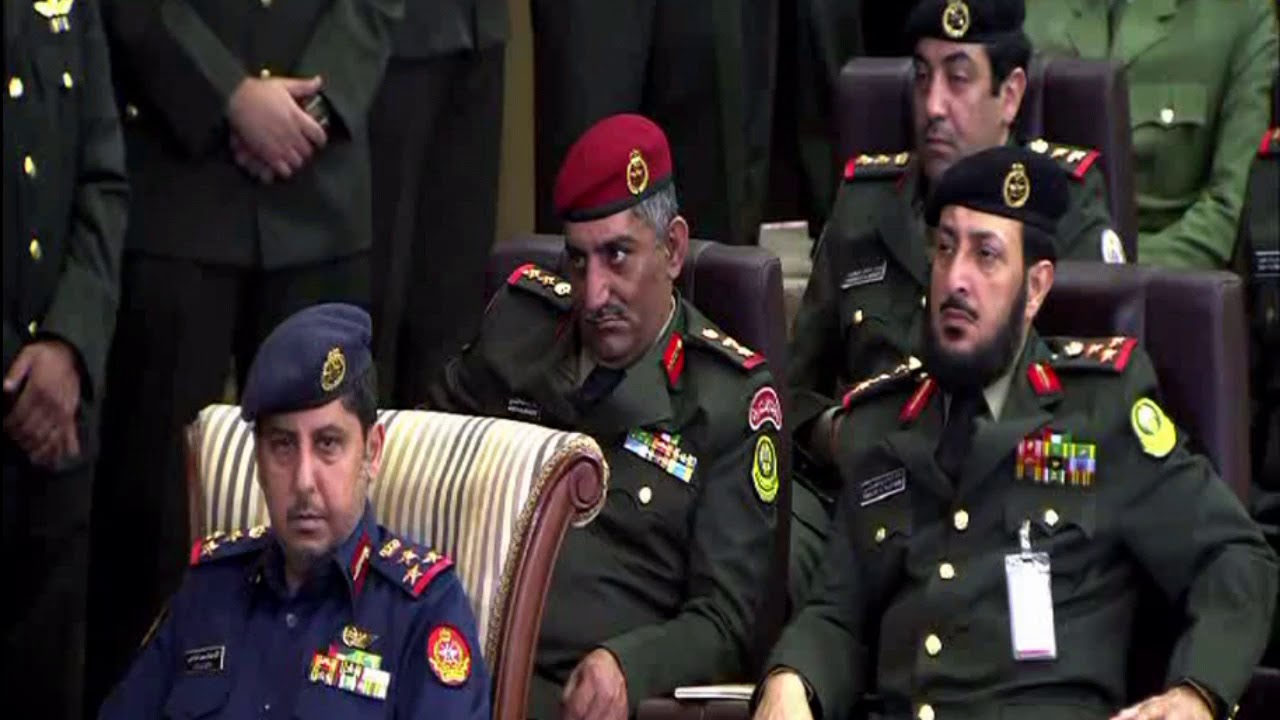 حفل توزيع شهادات الضباط دفعه 21 كلية علي الصباح العسكرية