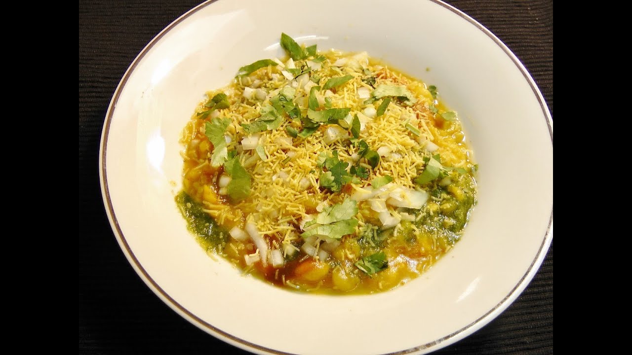 Ragda Patties (Potato Patties dipped in Peas Curry)