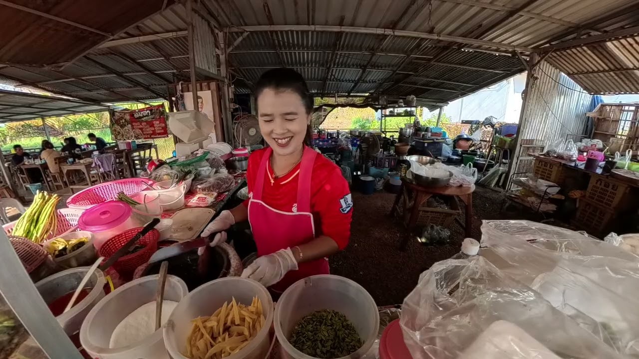 ร้านส้มตำเจ๊ตาน้อย ทางไปคำชะโนด ร้านอยู่ริมทางติดถนนใหญ่ 