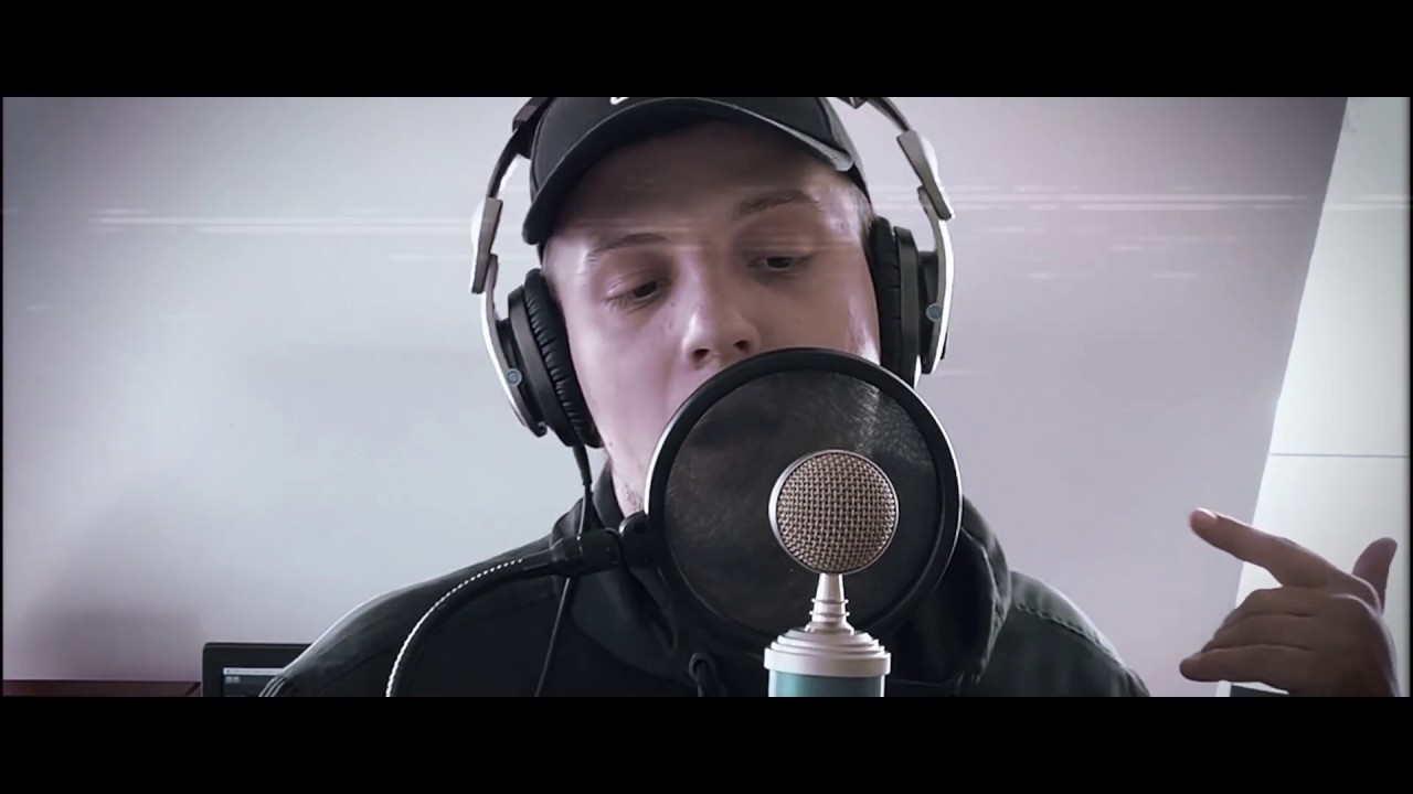 Digit - HOLKA NA FOTK&Aacute;CH (OFFICIAL VIDEO)