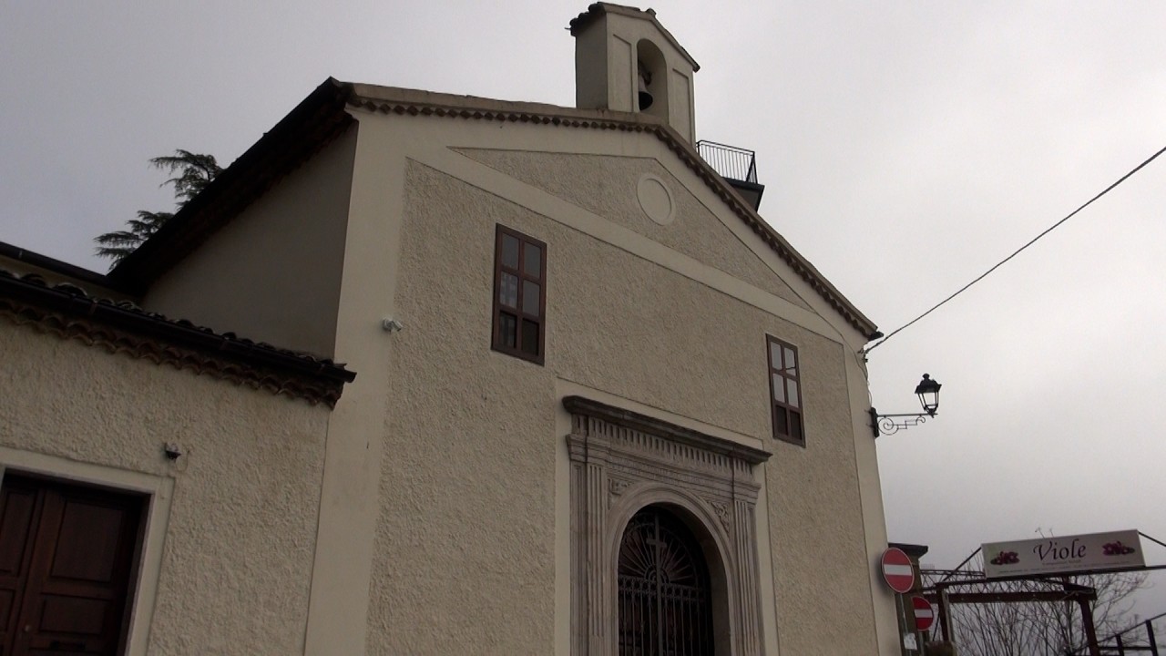 Francesco Manfredi illustra le opere della chiesa di Santa Lucia di Avigliano