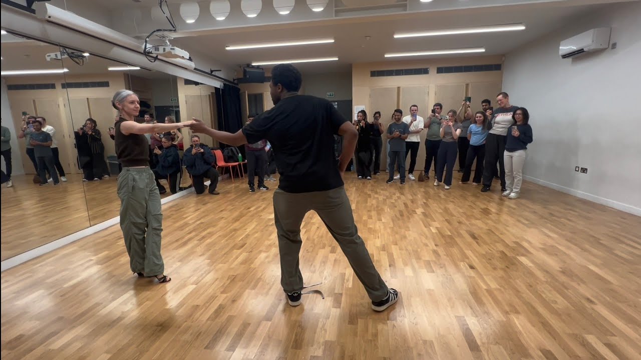 Hustle demo at East London Dance | Inga Be & Damola