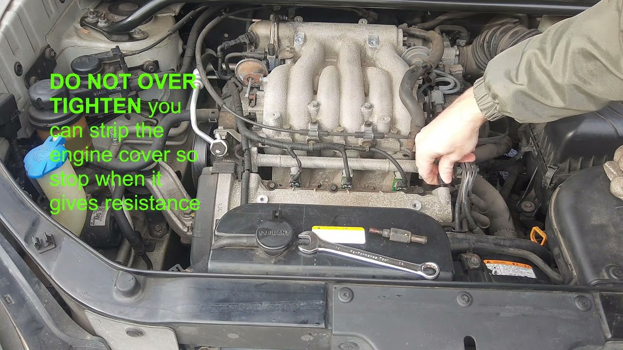 Как заменить клапан PCV на Hyundai Tucson (показано 2006 год, аналогично для 2005, 2007, 2008, 20...