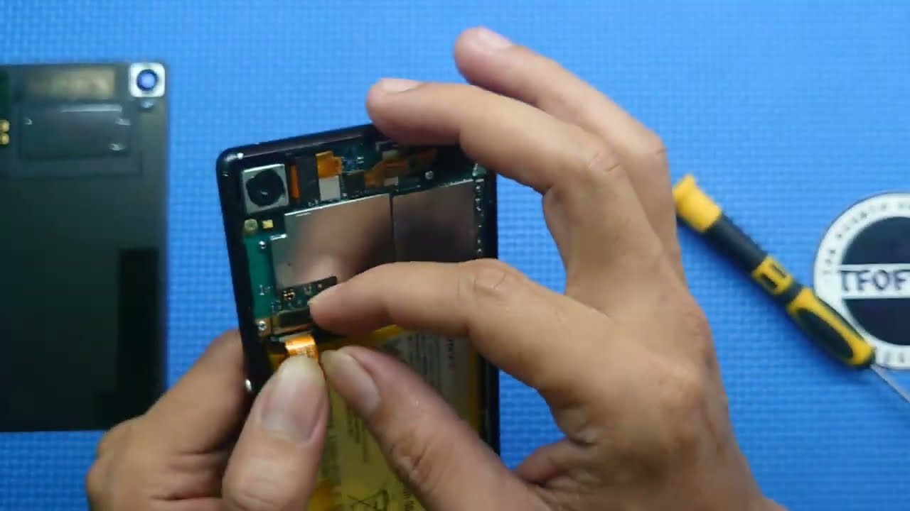 SONY XPERIA Z3+ / Z4BIG - E6553-SO-03G-402SO KODISI TIDAK HIDUP SAMA SEKALI ( MATOT. MATI TOTAL )