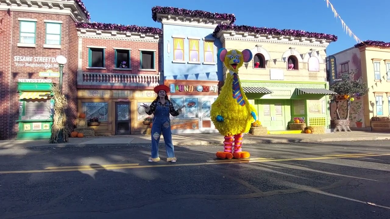Наш уличный спецвыпуск на Хэллоуин в Sesame Place Spooktacular