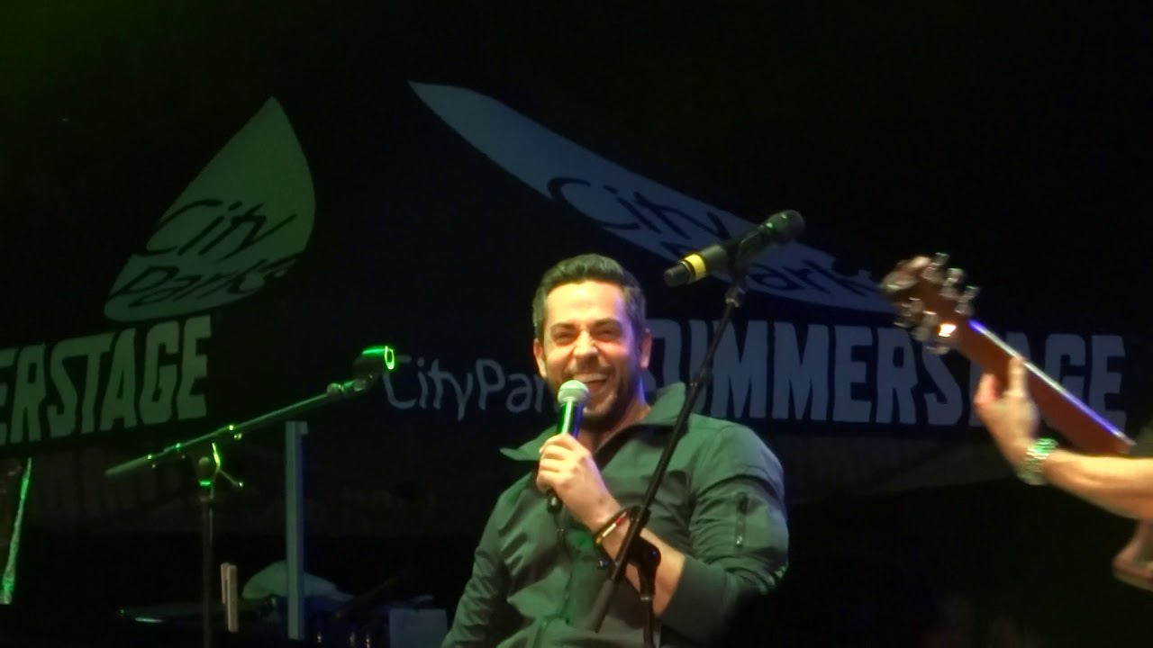 Zachary Levi - Fly Me To The Moon (Frank Sinatra) @ Elsie Fest 2018