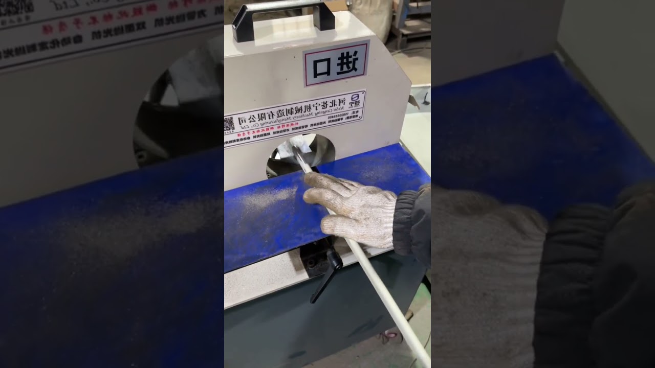 Symmetrical grinding of both sides of the parting line of the hardware tools,