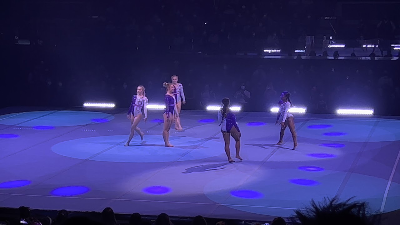 Simone Biles - Gold Over America Tour (09.28.21)