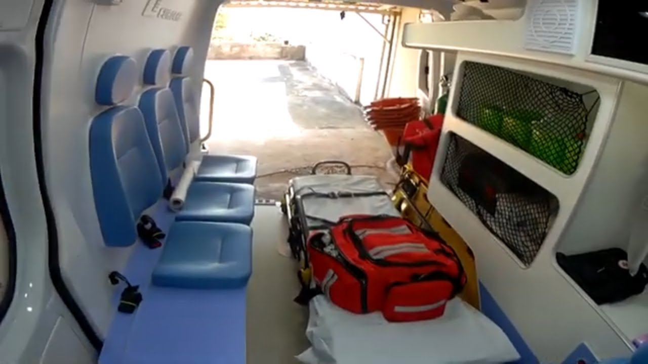 Ambulância do SAMU ( Parte interna ) Unidade Básica.