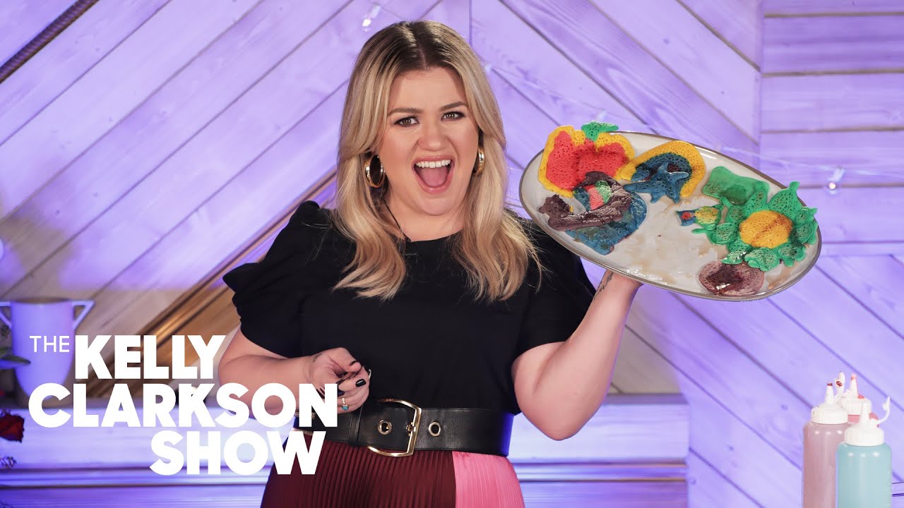 Kelly Clarkson Tries Pancake Art For The First Time | Digital Exclusive