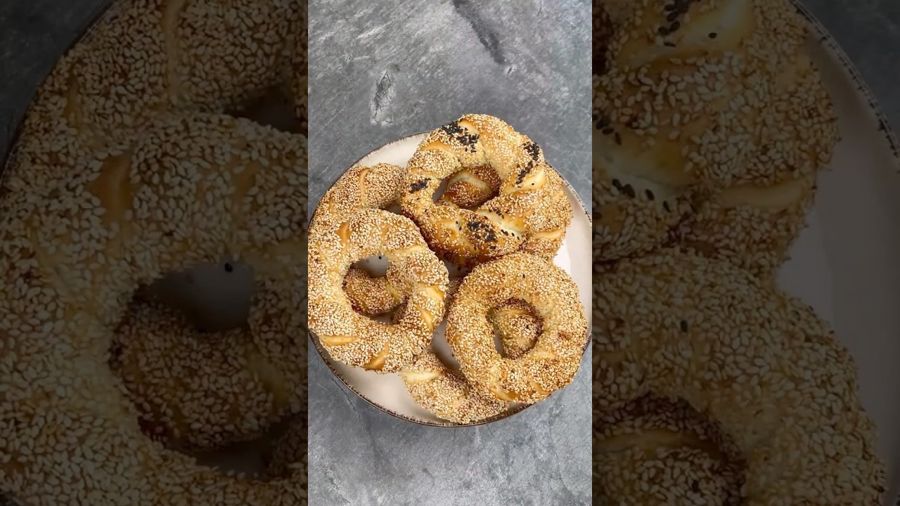 Covrigi turcesti pufosi si gustosi cu susan 🥨 Reteta Simit