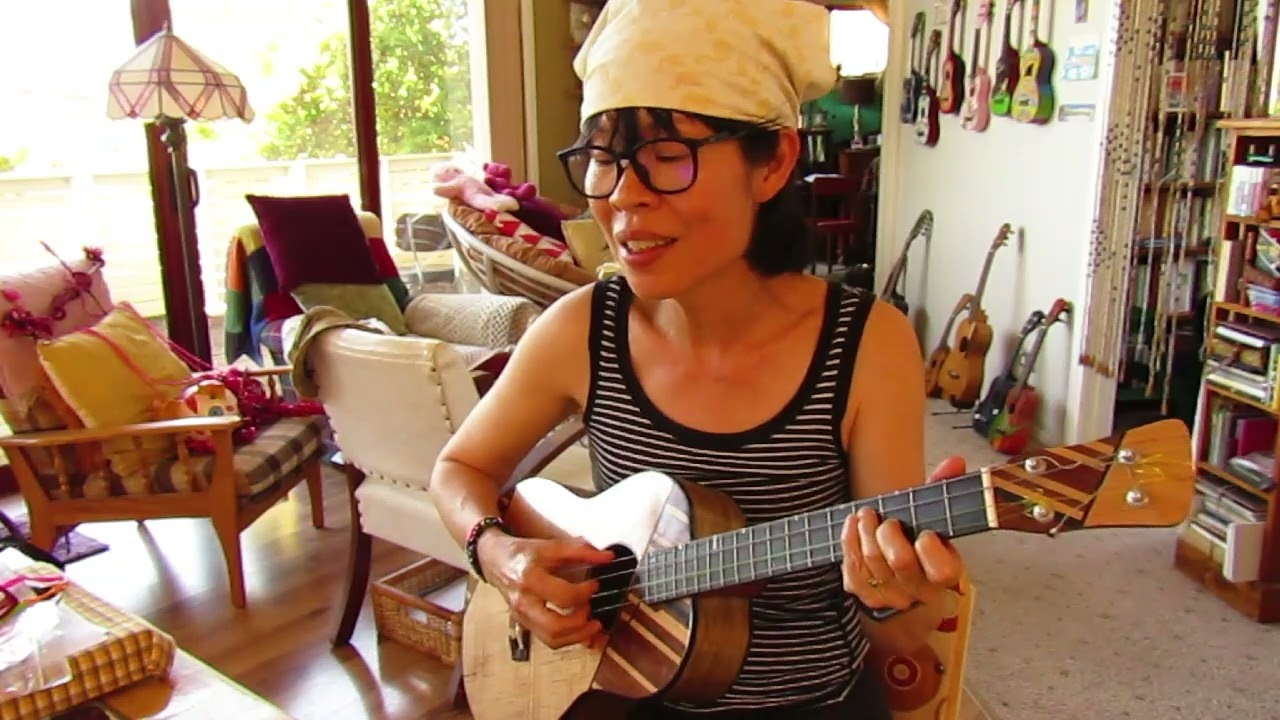 april come she will PAUL SIMON baritone ukulele cover