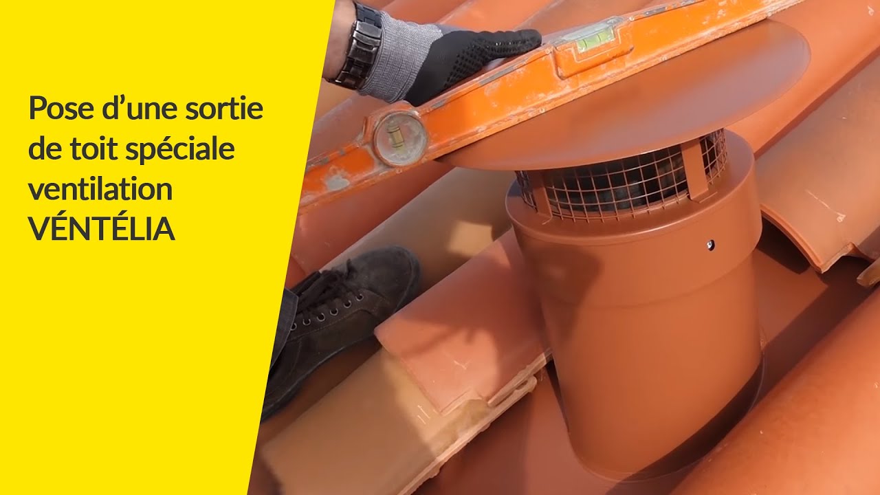 Installation de la sortie de toit VENTÉLIA de Cheminées Poujoulat