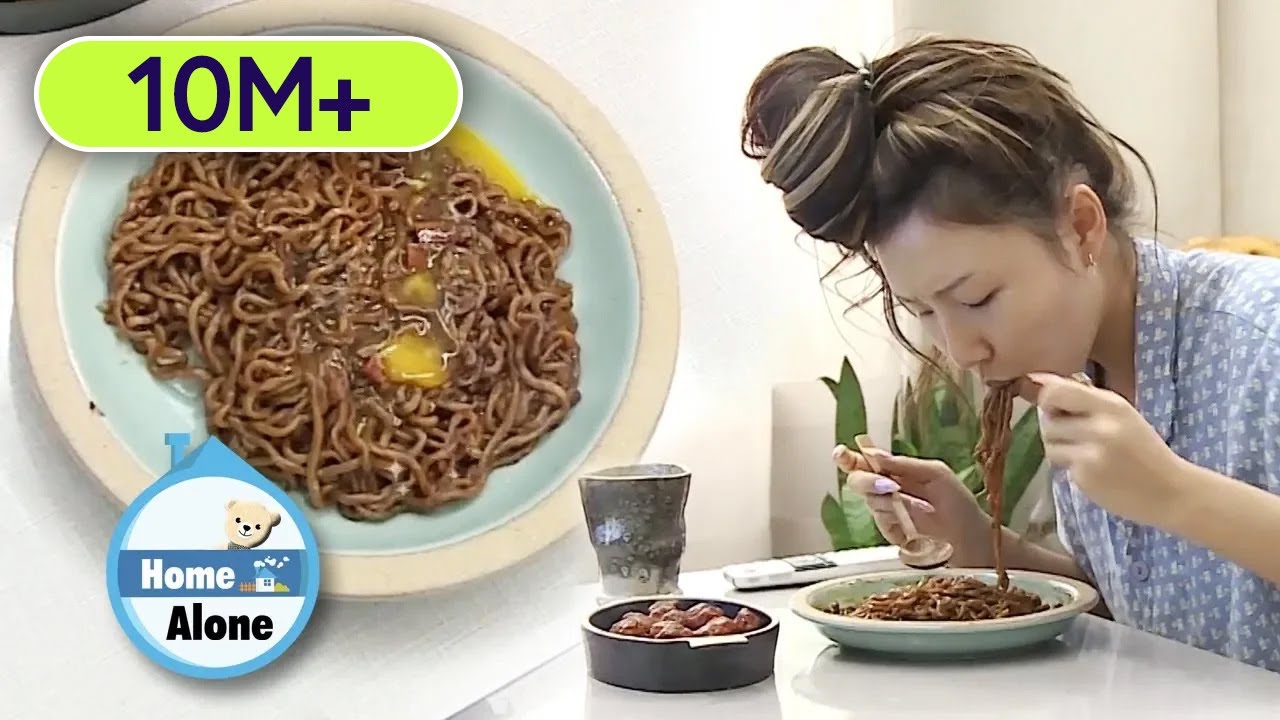 Hwasa's Jjajang Ramyeon Mukbang [Home Alone Ep 282]