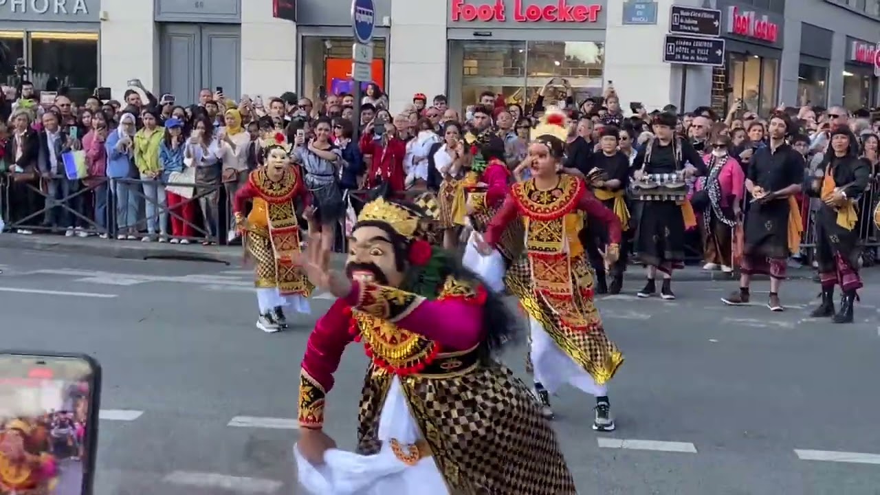 kiriman video anggun nyinden diparis tentang budaya indonesia ,terima kasih ya teman2