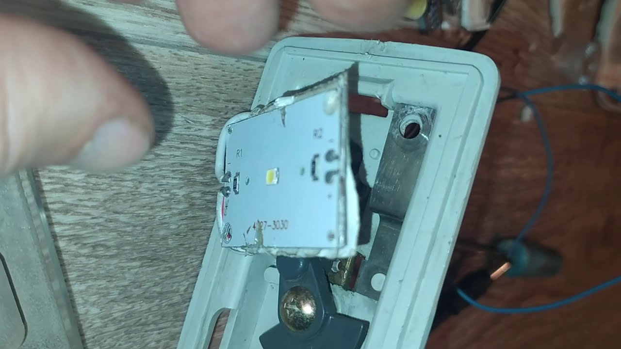 ЧТО ВНУТРИ МОДУЛЬНОГО СВЕТОДИОДА на 12V 2W ip57  разбираем ЕГО и СТАВИМ ПЛАФОН ОСВЕЩЕНИЯ АВТОМОБИЛЯ
