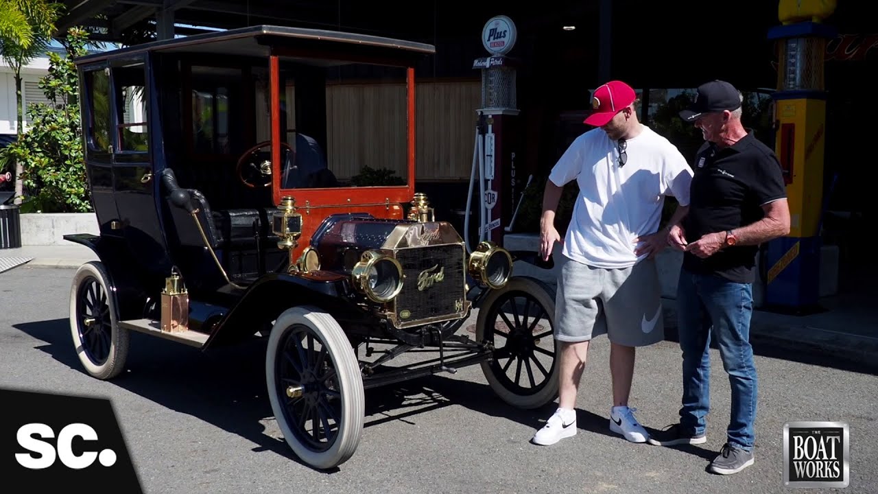Тони Лонгхерст позволяет Броди Костецки управлять Ford Model T