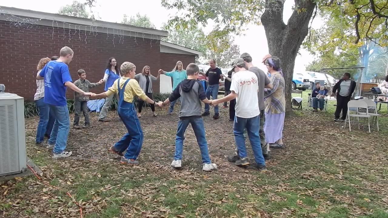 Hine Ma Tov   Messianic dance under the pecan trees