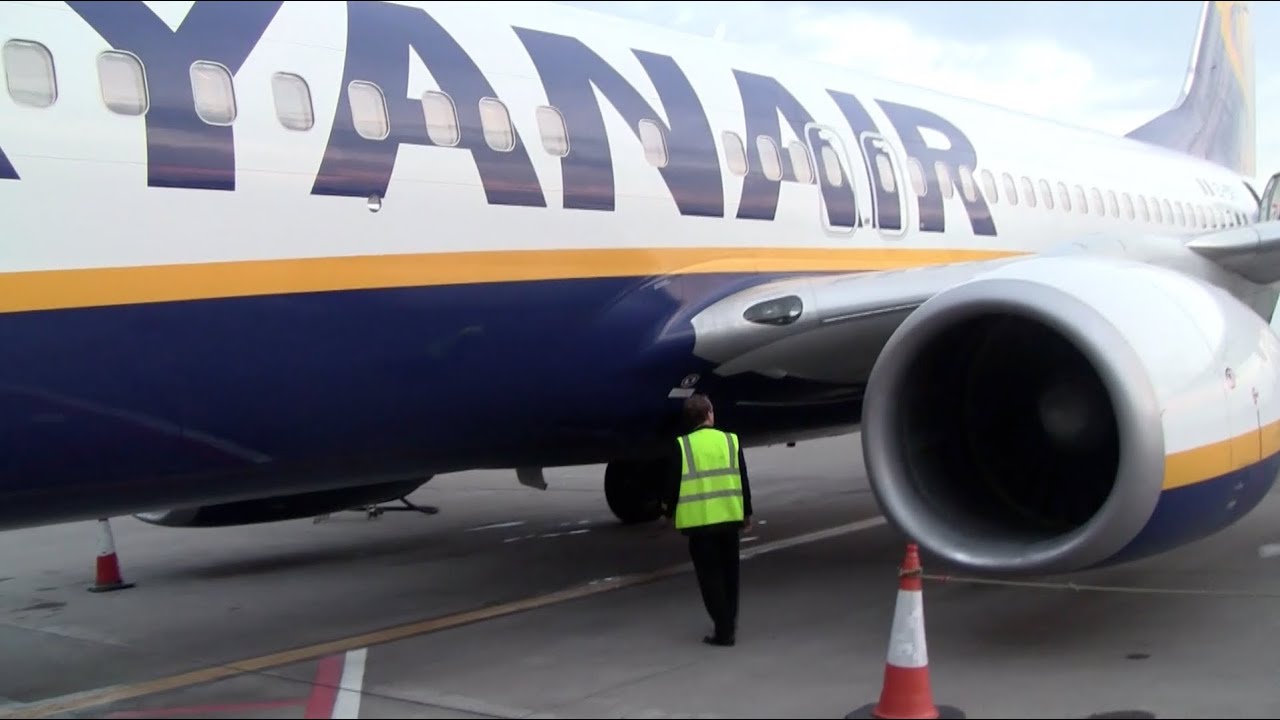Boarding Ryanair EI-EFI 737-800 at Cork Airport